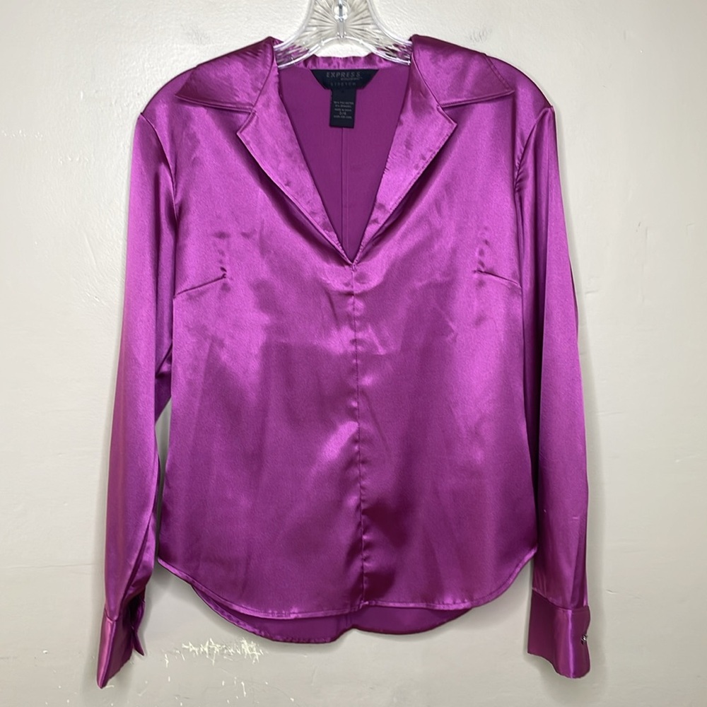 EXPRESS Stretch Blouse Purple Silky Fabric Popover Pewter Button Cuffs 3/4